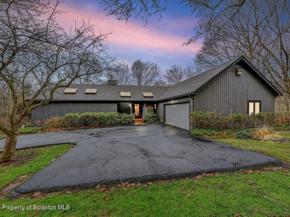 45 Oakford Cir, Clarks Summit, PA 18411