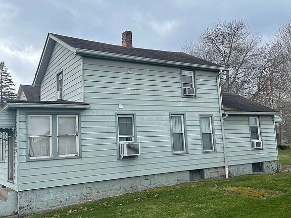 3rd image of 744 Elmwood Dr