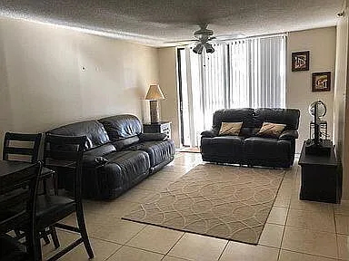 2025 Lavers Cir #D206 — Photo 10