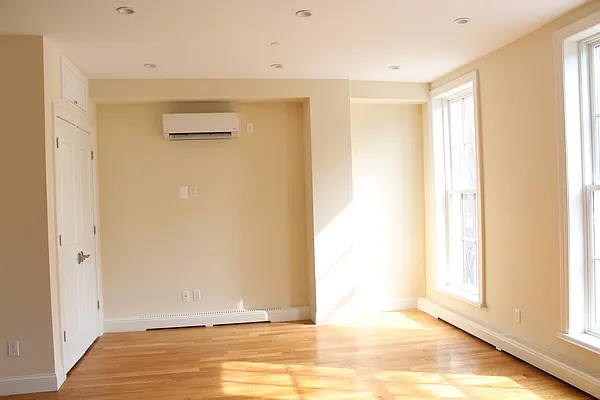 Rented by R New York | media 16