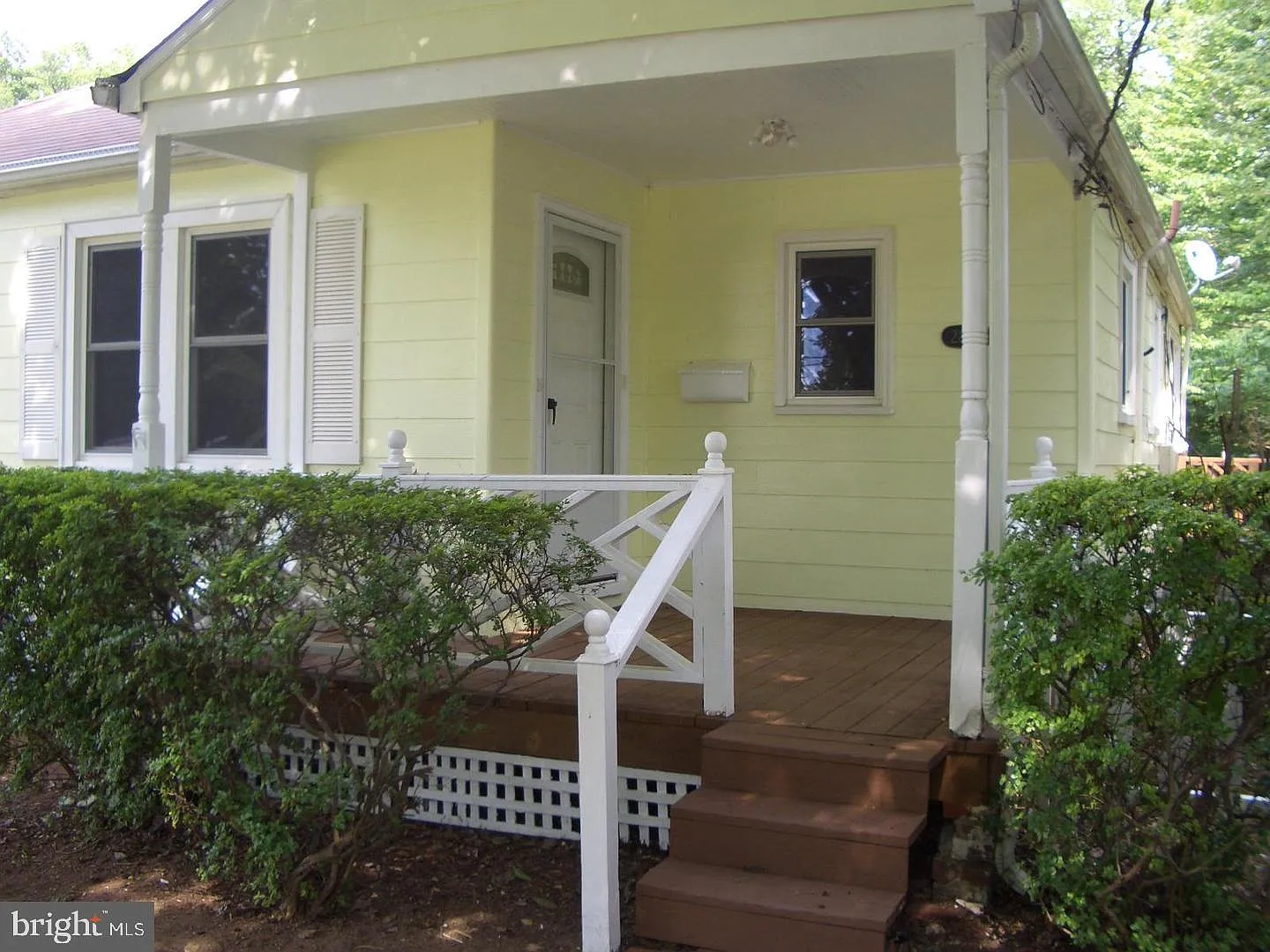 3 bed, 2.0 bath, 1356 sqft, $3,250 — Photo 2