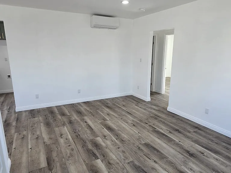 8132 Franklin St — Photo 9