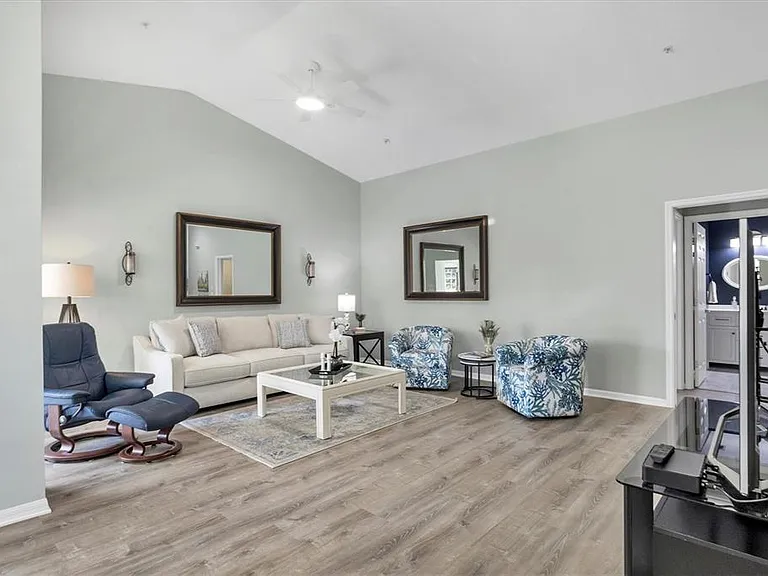 809 Montrose Dr #203 — Photo 13