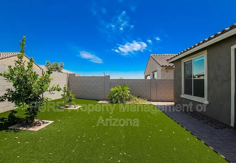 17568 W Missouri Ave — Photo 30