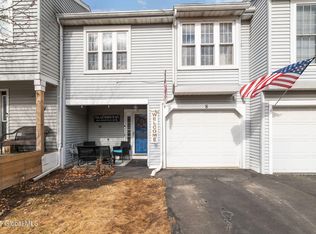 8 Chadwyck Sq, Cohoes, NY
