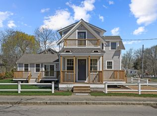 33 Vineyard Ave, Oak Bluffs, MA 02557