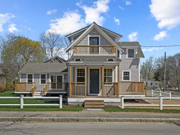 33 Vineyard Ave, Oak Bluffs, MA 02557