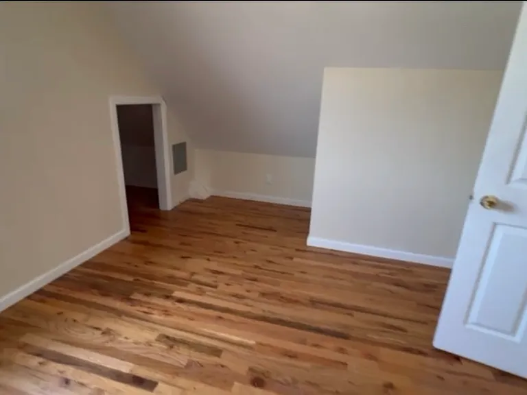 226 Benziger Ave — Photo 7