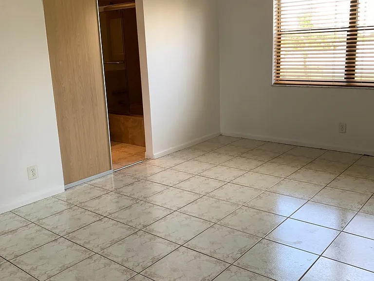 9355 SW 8th St #202 — Photo 34