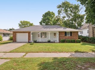 105 S Howard St, Newman, IL 61942