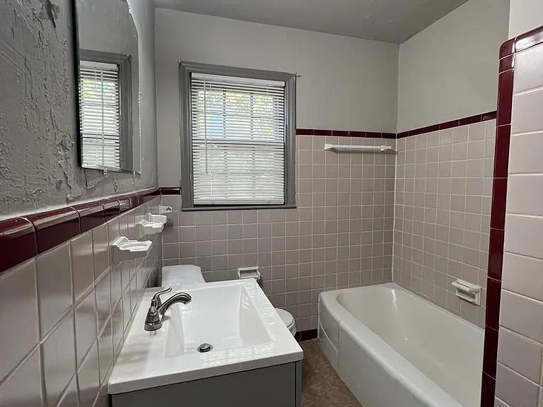 904 N Marshall Dr — Photo 7