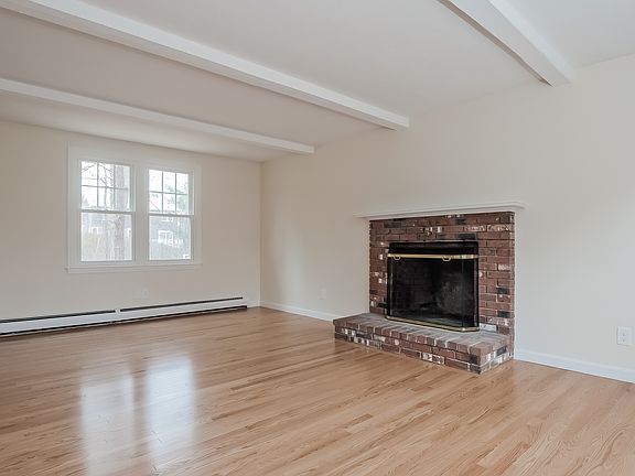 83 S Meadow Rd, Plymouth, MA