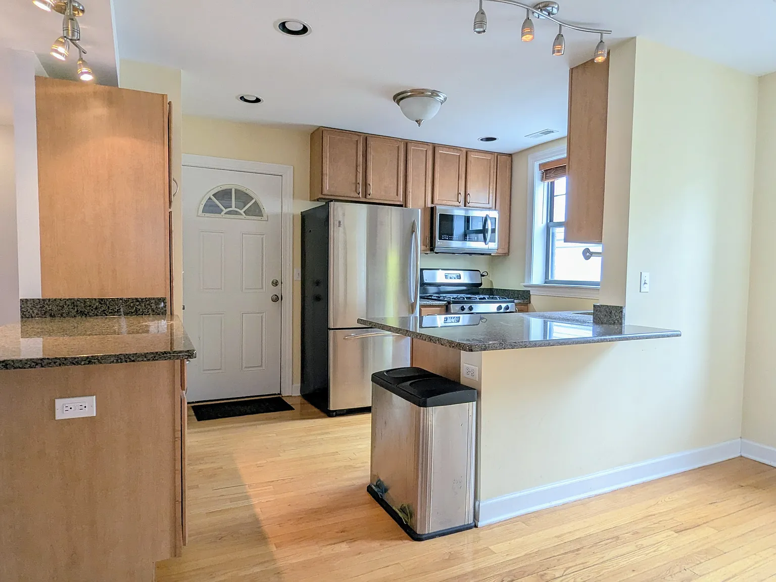 2 bed, 850 sqft, $2,250 — Photo 4