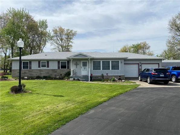 9 W McKinley Ave, Casey, IL 62420