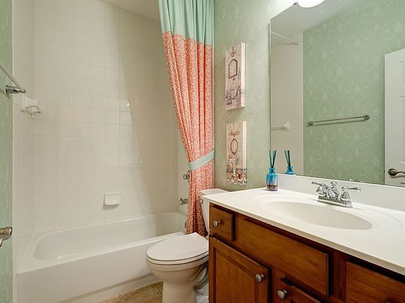 4th image of 12570 Broadmoor Ct N
