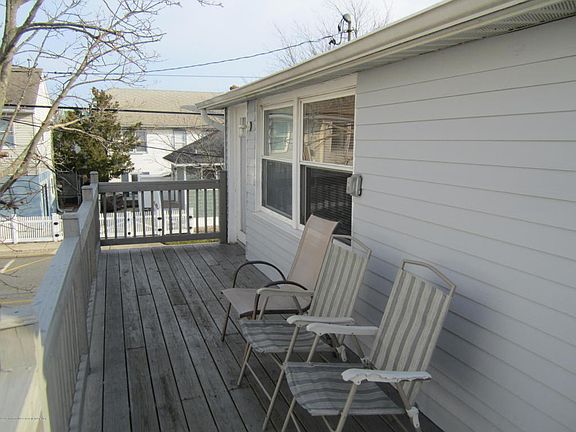 4th image of 302 Dupont Ave #A