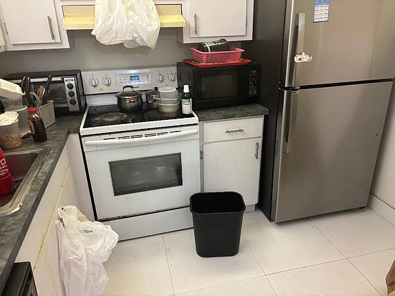 3rd image of 2840 Somerset Drive #206
