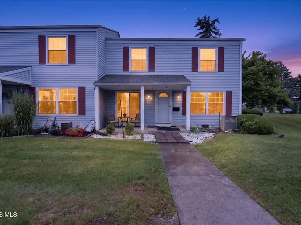 3766 Lakepointe Dr, Northwood, OH 43619