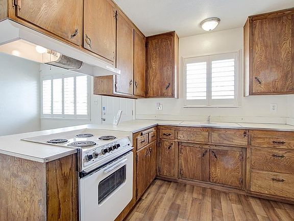 3rd image of 7045 Farmington Way