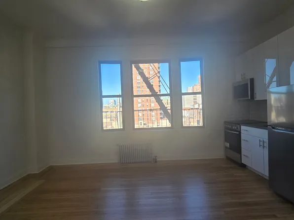 515 Cathedral Parkway image 2 of 8