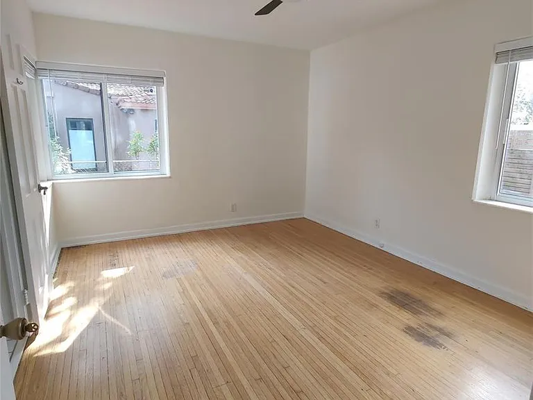 733 NE 18th Ave — Photo 28