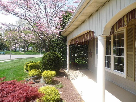 2nd image of 28 Knollwood Ct