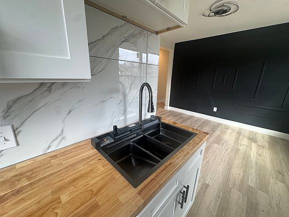 4th image of 40 S Marshall St #4