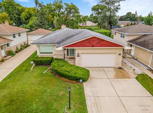 8415 N Clifton Ave, Niles, IL 60714