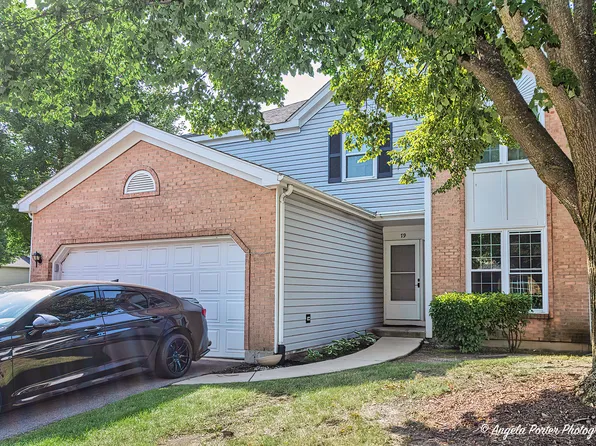 79 Wiltshire Ct, Gurnee, IL 60031