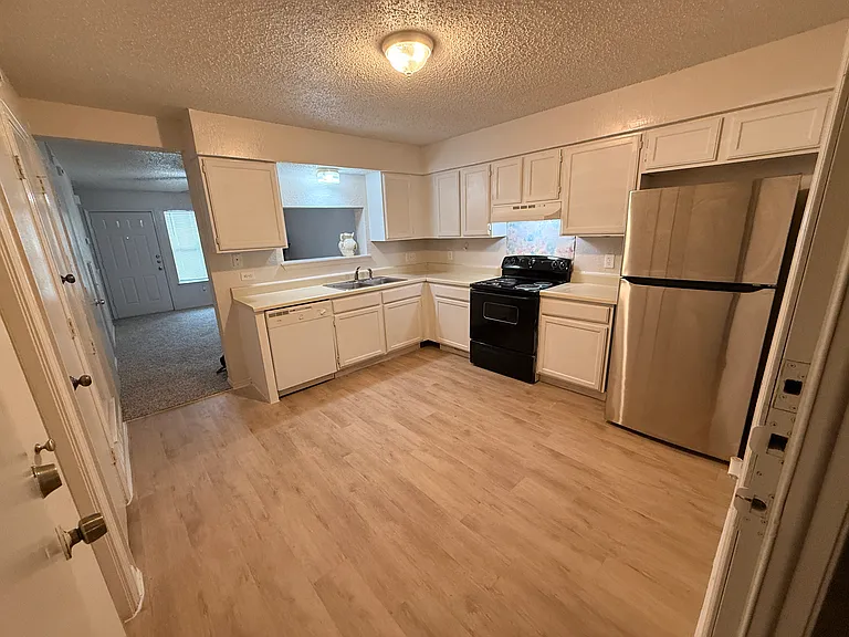 2109 W Walnut St #A — Photo 4