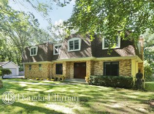 22 Crosby Pl, Cold Spring Harbor, NY 11724