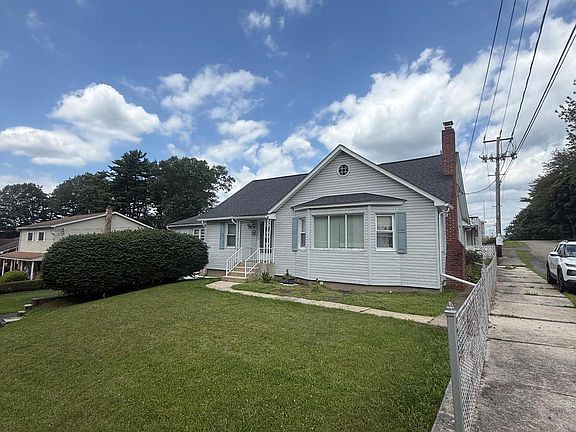 4th image of 121 Chamberlaine Ave