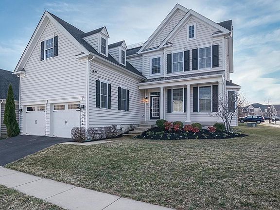 2nd image of 8246 Castanea Ln