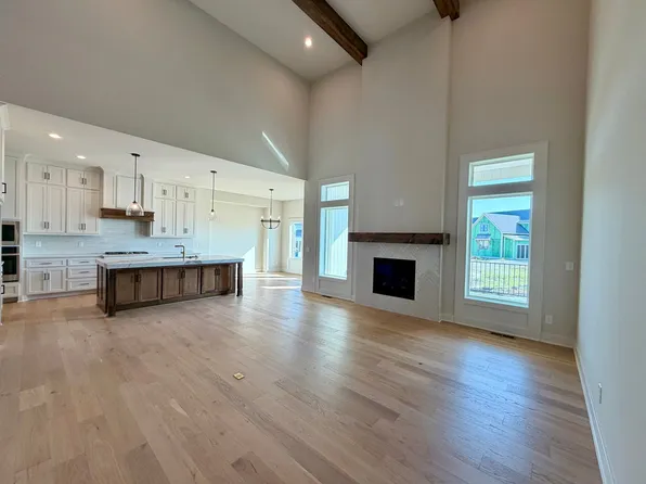 17621 Carter St, Overland Park, KS 66013