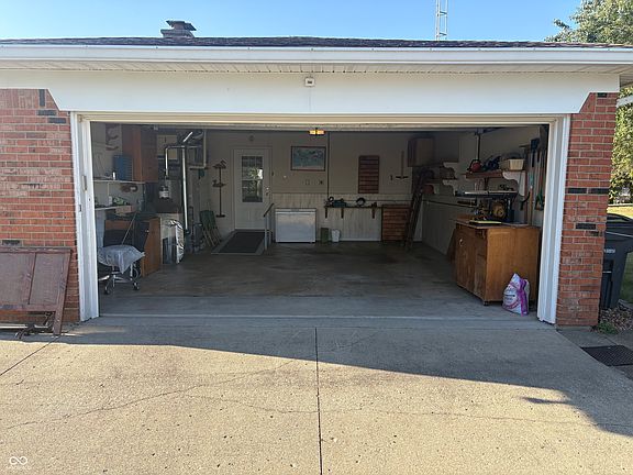 2nd image of 1031 W 11th St