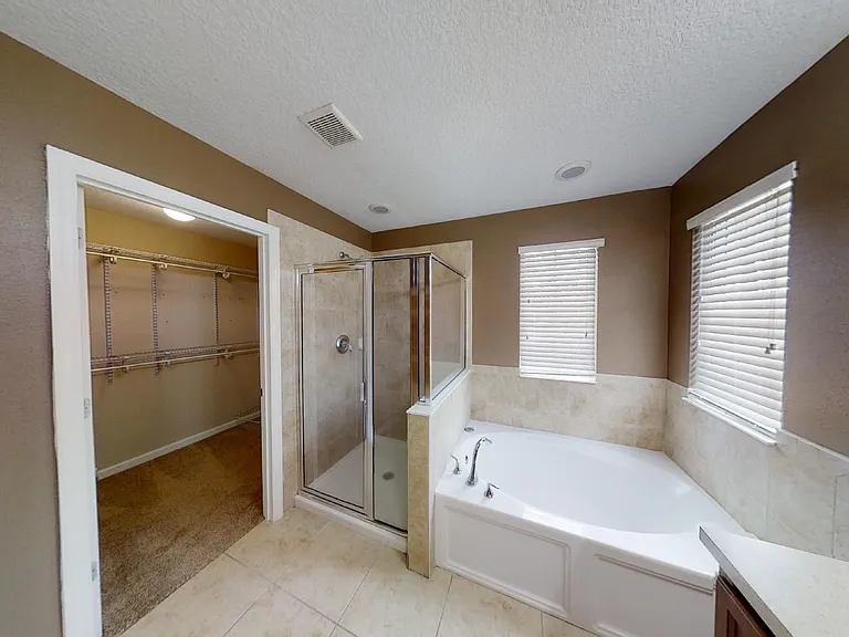15695 Lexington Park Blvd — Photo 23