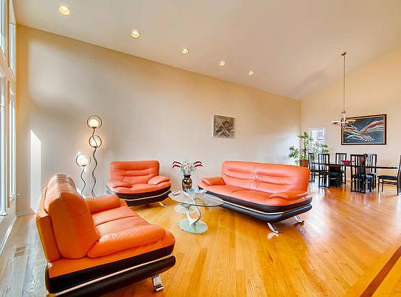 3rd image of 3139 Toulon Dr