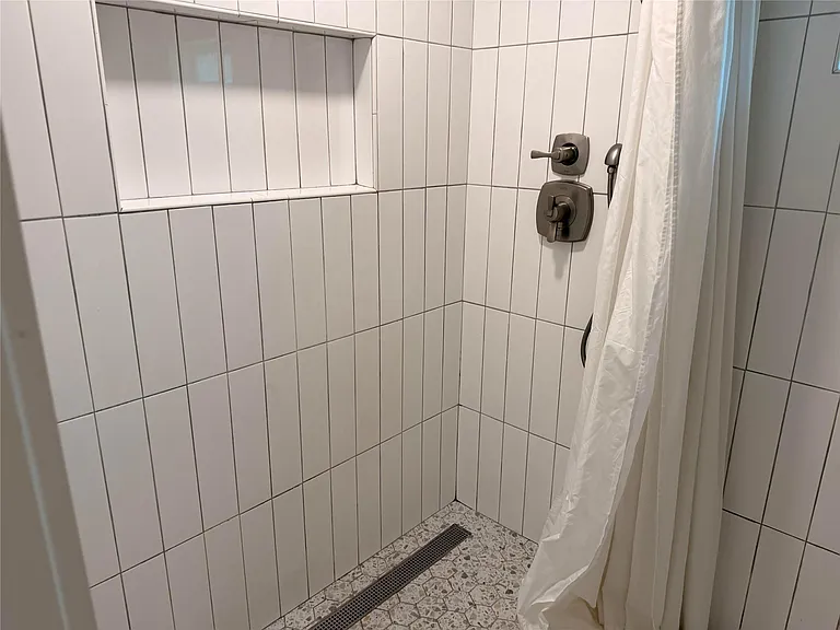 1182 Pandora St — Photo 14