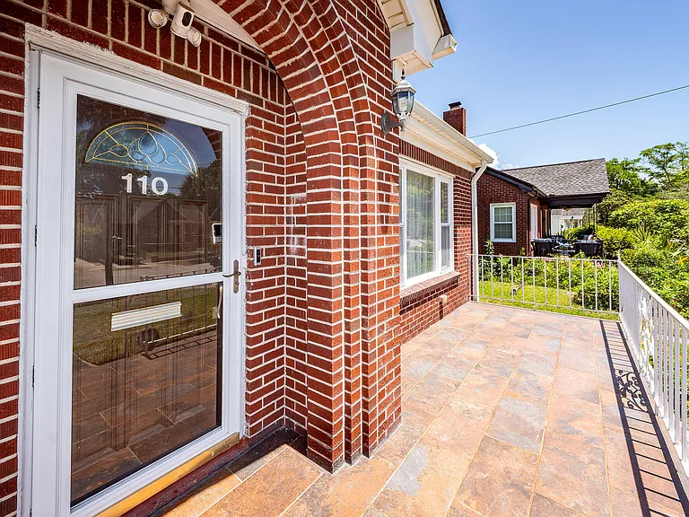 110 Gordon St — Photo 2