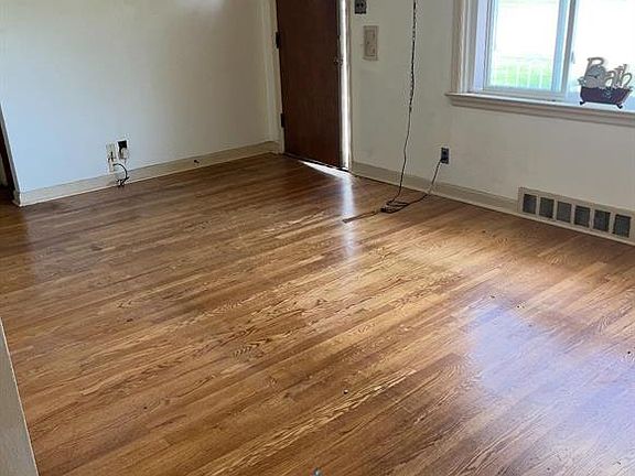 2nd image of 1233 Waldorf Dr