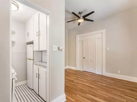 5th image of 1631 N Race St #2