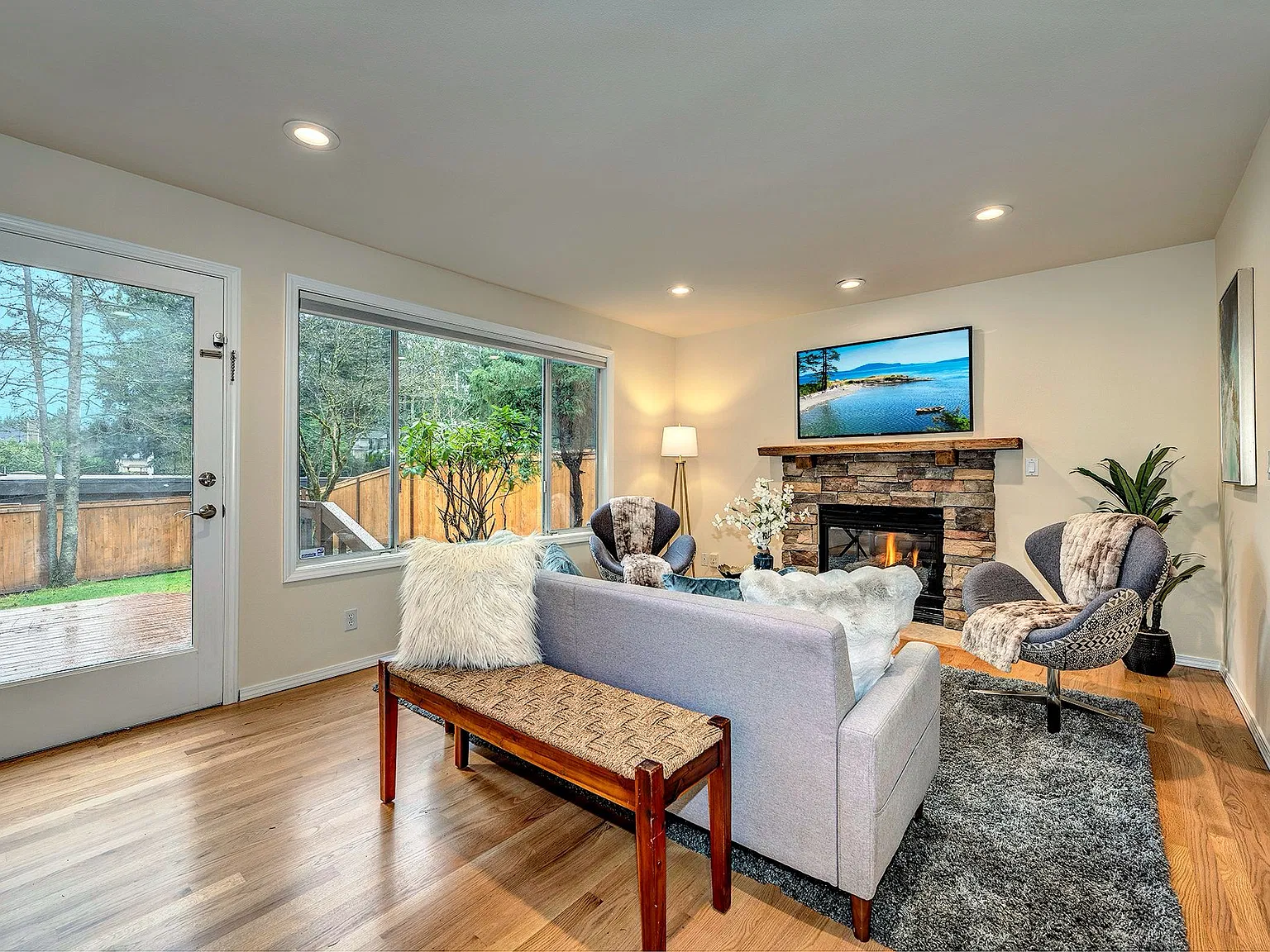 3 bed, 2.5 bath, 2010 sqft, $3,999 — Photo 3