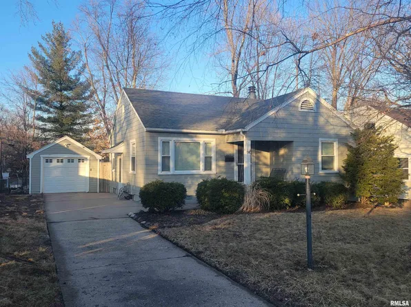 221 W Barrington Rd, Peoria, IL 61614