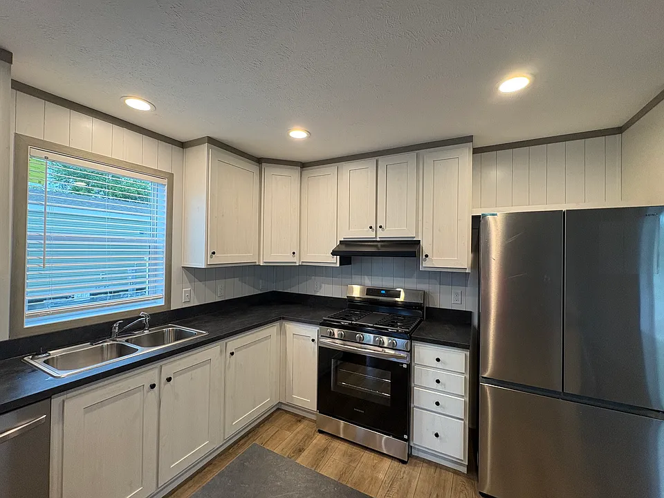 138 Clydesdale St E