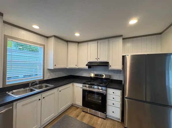 212 Pipers Ln, Mount Morris, MI 48458