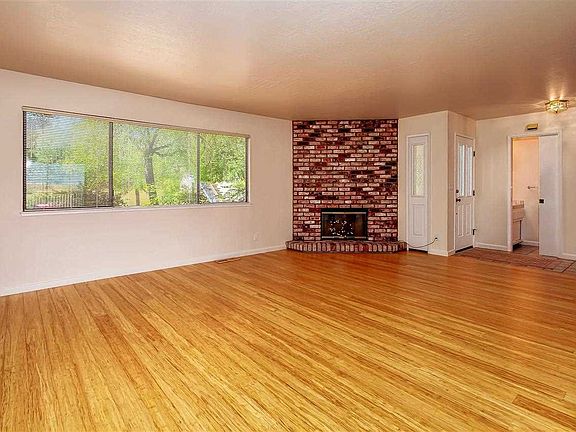 5th image of 1977 Ascot Dr APT 4