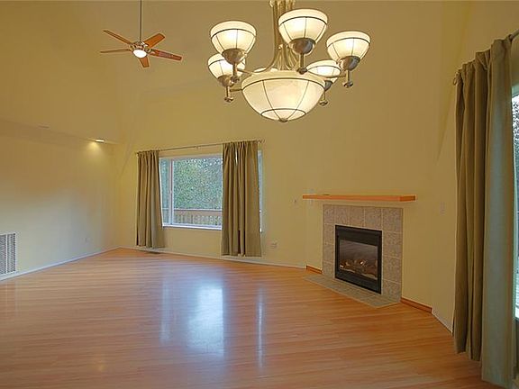 5th image of 10402 27th Ave NW