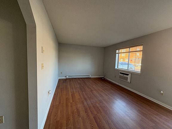 3rd image of 41 Dunbar St #1A