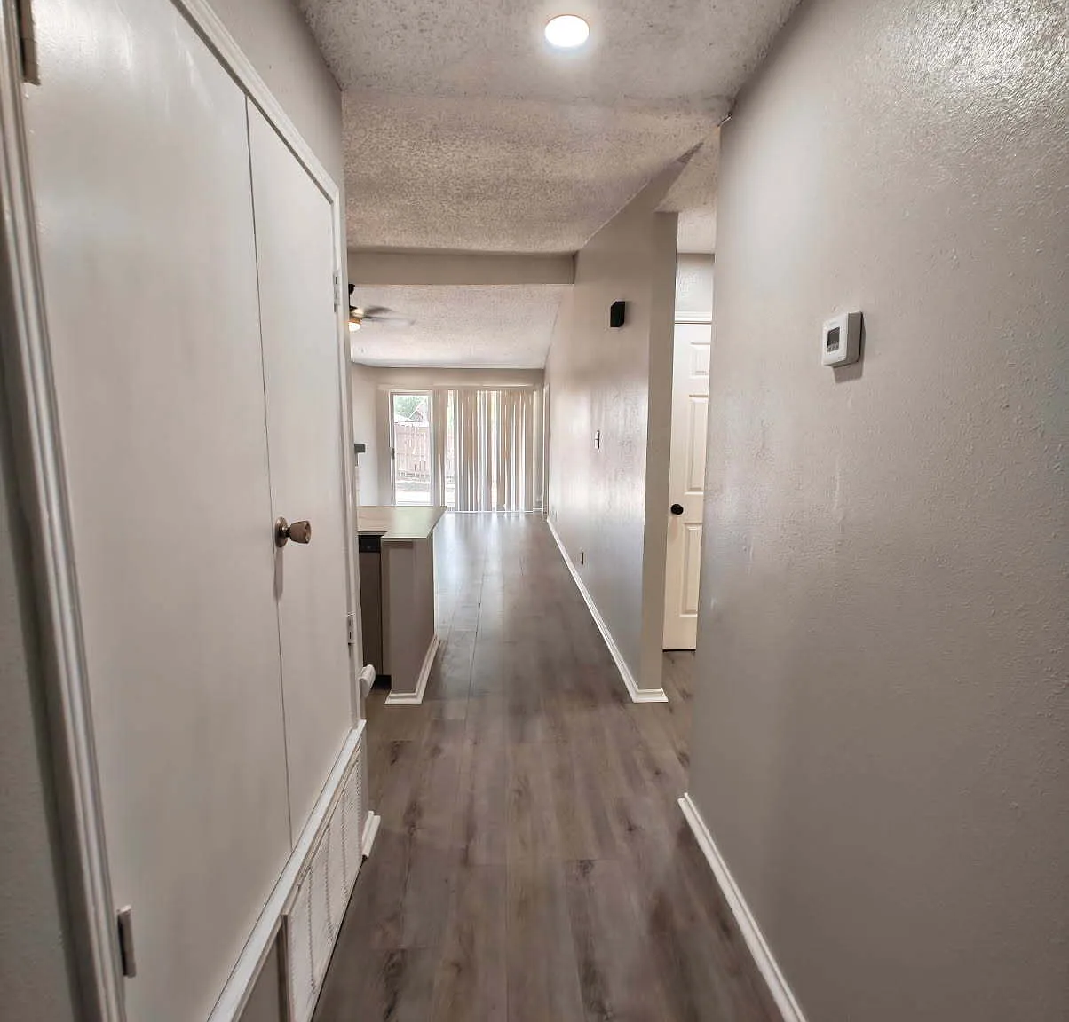 2 bed, 2.0 bath, 970 sqft, $1,150 — Photo 2