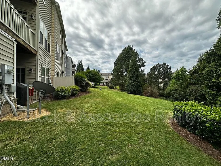 400 Panorama Park Pl — Photo 2